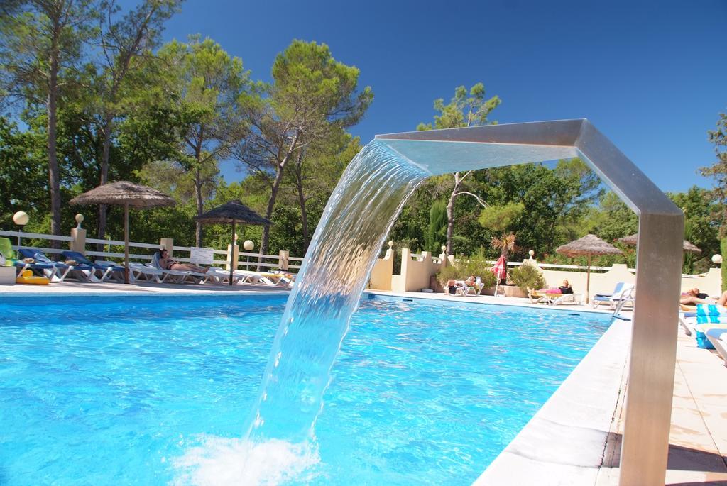 Camping Le Parc Saint-Paul-en-Foret Exterior photo